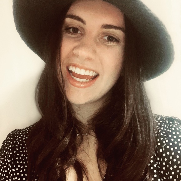 Meet your Posher, Kendra - Picture 1 of 1